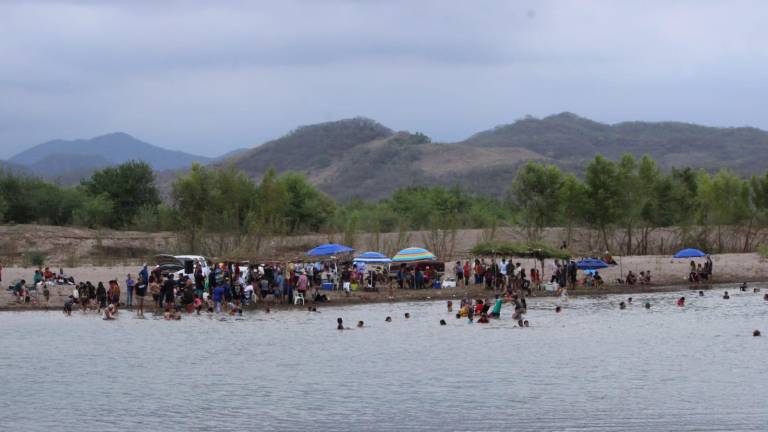 La imagen y los fieles se trasladaron a las afueras de la comunidad, a la zona del río conocido como “Las Juntas”.