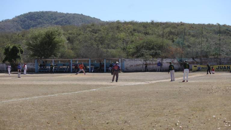 Los campos del Club Chololos registran emocionantes encuentros de beisbol.