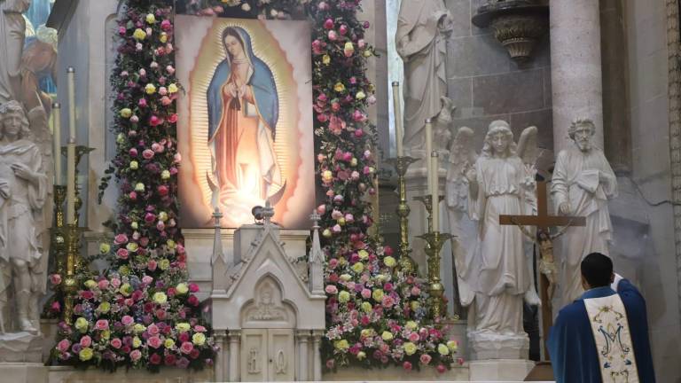 Los peregrinos acudieron al templo emblemático del puerto para darle gracias a la virgen por ayudarles en un año complicado.