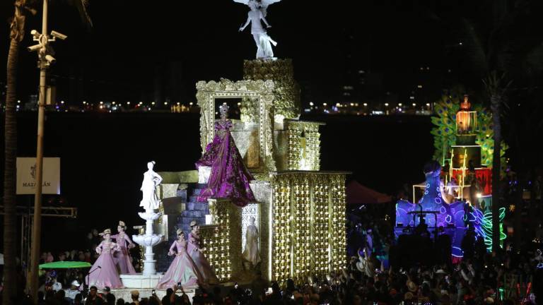 Se despide la realeza con emotividad en el segundo y último desfile del Carnaval de Mazatlán 2024