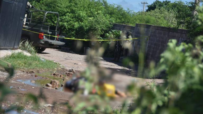 El martes por la mañana dos hombres fueron encontrados asesinados en una de las calles de El Barrio, en Culiacán.