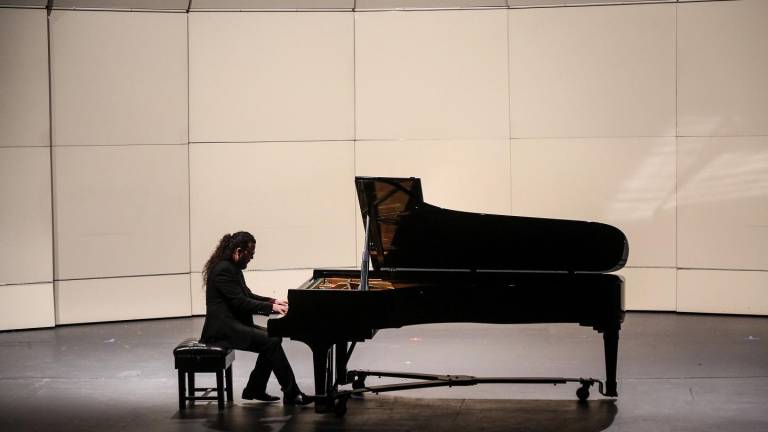 Daniel Ochoa brinda memorable concierto de piano