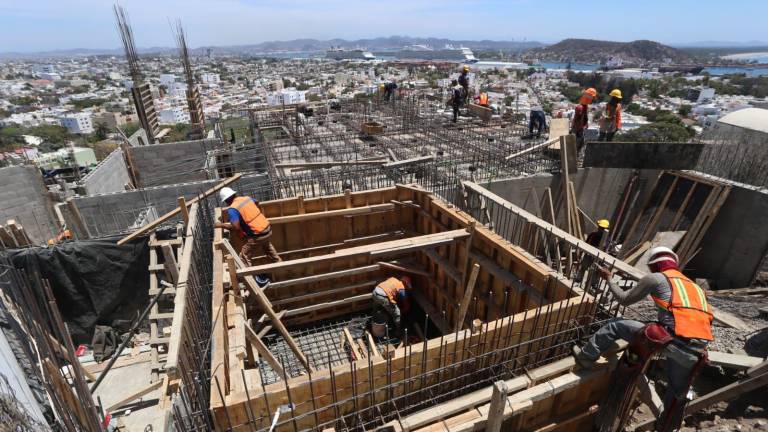 Colonos del Cerro del Vigía detallan irregularidades en construcción de edificio de 9 niveles