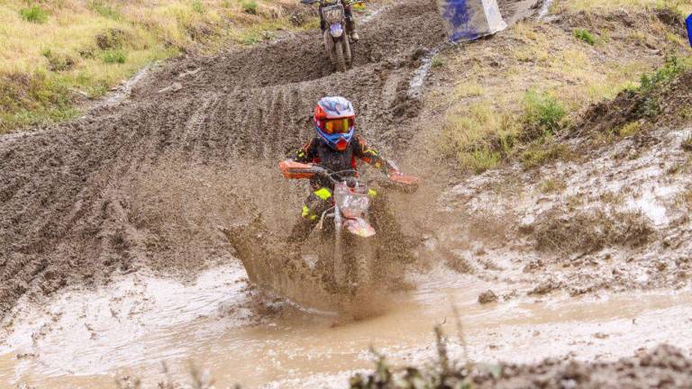 Miguel García Jr. continúa el legado familiar, en el motocross