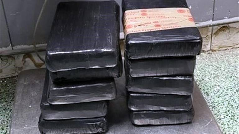 Autoridades de Texas encontraron varios envoltorios con la droga, envueltos en cinta adhesiva y papel aluminio en el automóvil de la Regidora Denisse Ahumada Martínez.