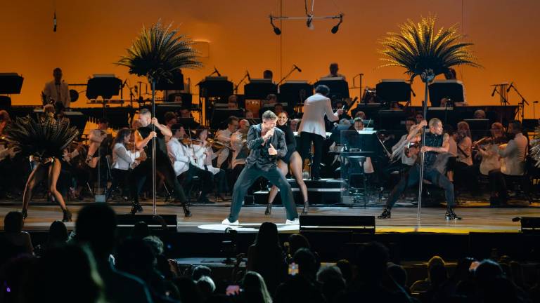 Reciben con ovación a Ricky Martin en conciertos junto a la Orquesta Filarmónica de Los Ángeles