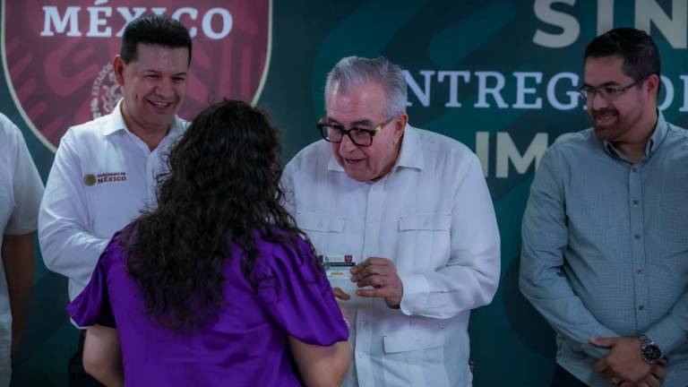 Con transmisión a nivel nacional, Gobernador entrega tarjetas del IMSS Bienestar