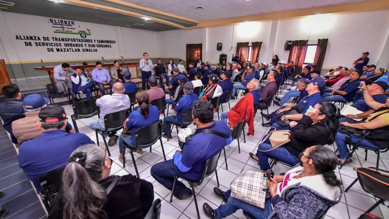 Reunión de policías y tránsitos jubilados y pensionados con el Alcalde Édgar González.