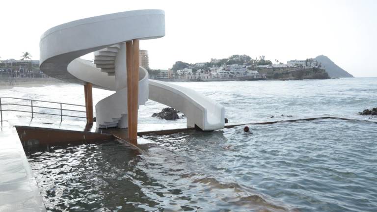 Reabren la Carpa Olivera e inauguran el Monumento a Pablo Neruda en Olas Altas