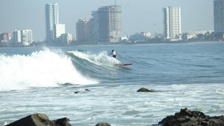 Surfistas logran avanzar en Mexi Log Fest 2024