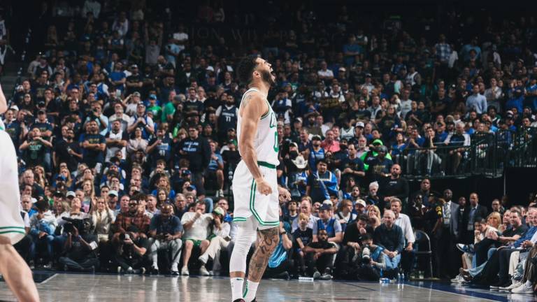 Jayson Tatum buscará llevar este viernes a los Celtics a su décimo octavo título de la NBA.