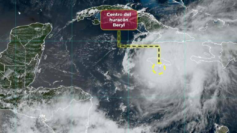El huracán Beryl sigue en trayectoria hacia la Península de Yucatán.