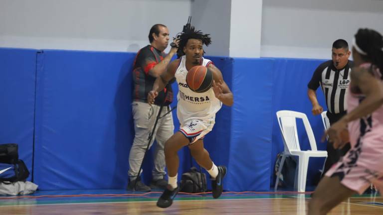 Marinos Hersa Basketball domina el encuentro de la mano de Tyrone Jones.