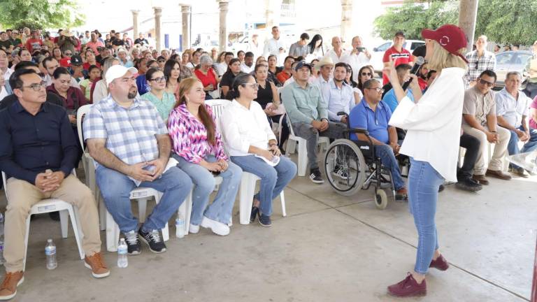 Alcaldesa de Mazatlán se reúne con síndicos y comisarios de la zona rural