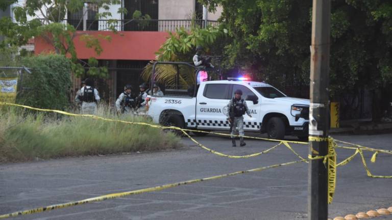 Localizan a un hombre sin vida sobre la calle a un costado del Jardín Botánico en Culiacán