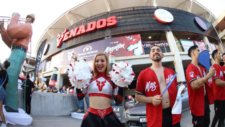 Viven la fiesta del beisbol en el estadio Teodoro Mariscal