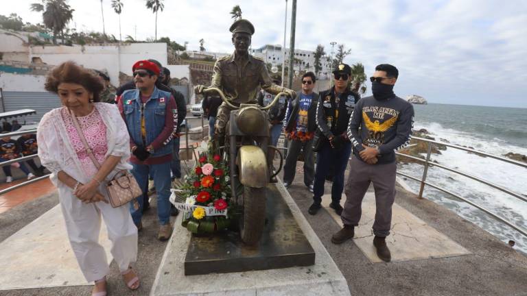 Para la comunidad biker, Pedro Infante es una figura de gran importancia al compartir la pasión por el motociclismo.