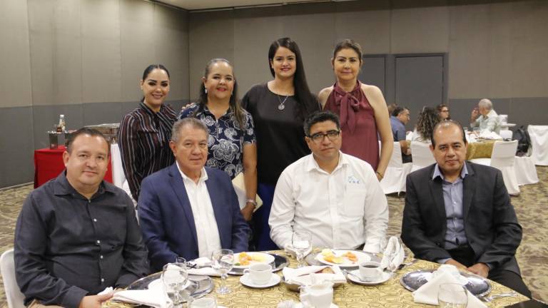 Celebran periodistas a la maestra ‘Techa’ en el Día de la Libertad de Expresión