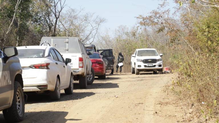 Policías de investigación acudieron a la zona para confinar el reporte.