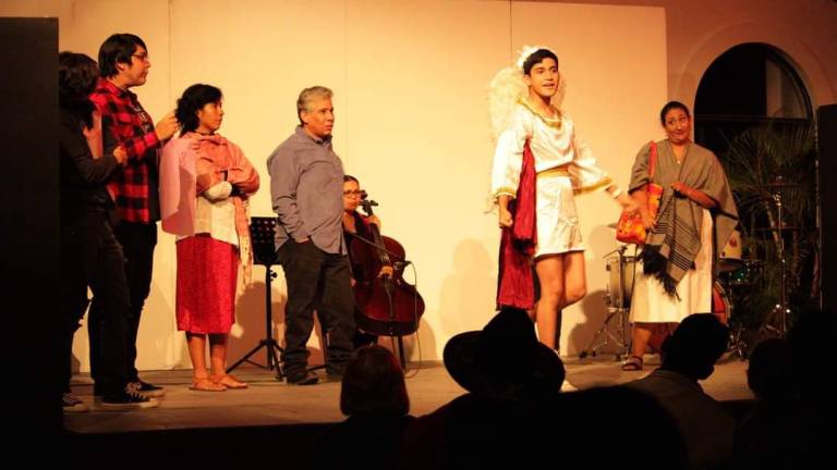 La pastorela ”Me canso ganso”’, que se celebró en el Museo de Arte Mazatlán, fue dirigida por Héctor Luna, del grupo de Teatro Genio y Figura.