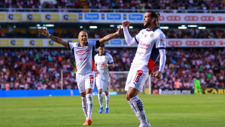 Cade Cowell marca el primer gol de Chivas.