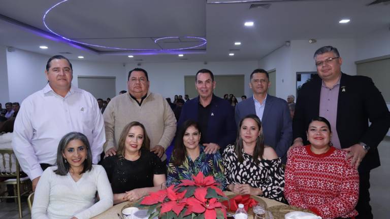 Una agradable velada pasaron integrantes del Colegio de Ingenieros Civiles de Mazatlán junto a sus esposas en la cena decembrina.