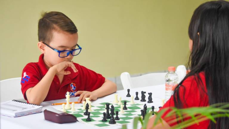 Inauguran la segunda edición del Torneo de Ajedrez Blanco y Negro en Yameto Café con Voz