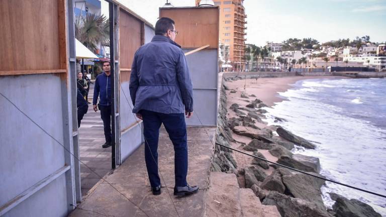 El Alcalde Édgar González Zataráin revisa el área de Olas Altas.