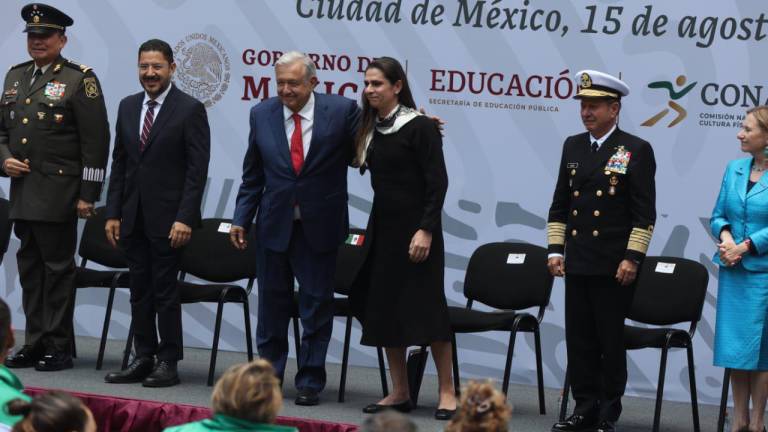 Andrés Manuel López Obrador respalda a Ana Guevara.