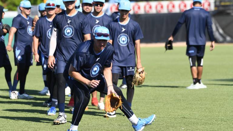 Francisco Hernández ya entrena con todo en el campamento de Algodoneros de Guasave.