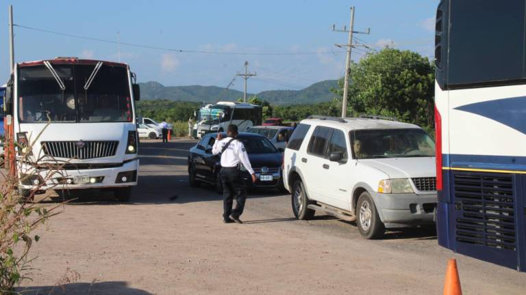 Unidades de Mazatlán, Rosario, Concordia y Escuinapa llegaron este viernes a la comunidad de La Estación, al sur de Sinaloa.