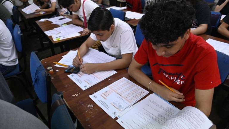 Más de 50 mil jóvenes realizaron el examen de admisión y diagnóstico para conseguir un lugar en los niveles de bachillerato y licenciatura en la UAS.