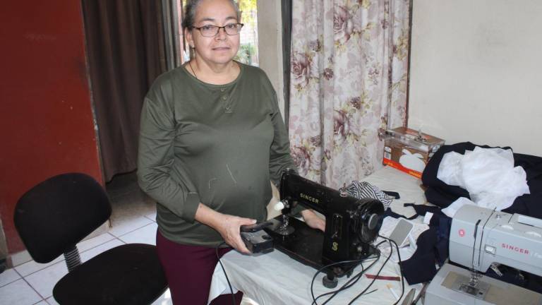 Olga Lidia, orgullosa de confeccionar atuendos para el 20 de Noviembre