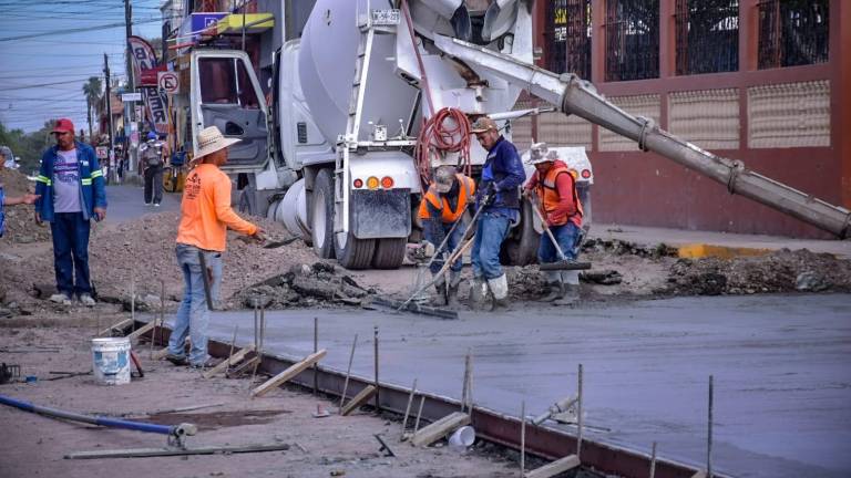 Trabajos de rehabilitación de la calle Enrique Pérez Arce, en la Colonia Juárez.