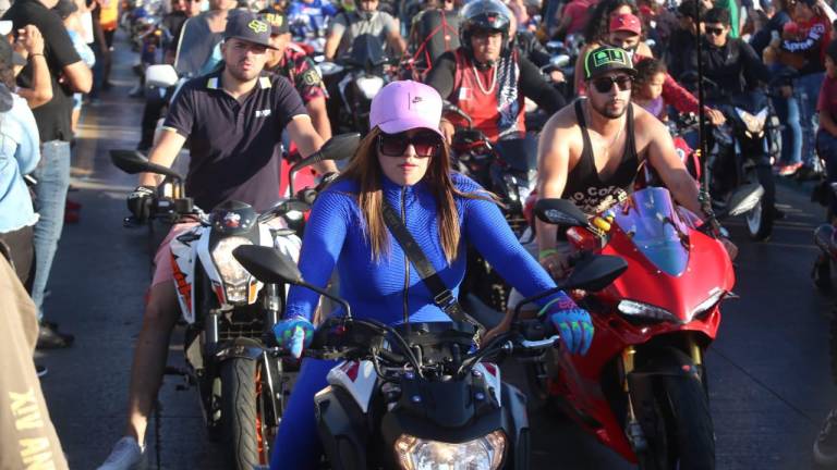 Disfrutan ‘bikers’ del malecón porteño