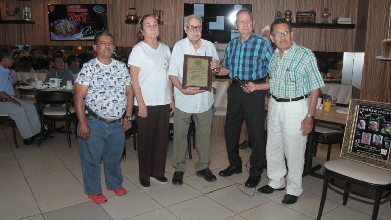 Socios del Club Muralla reciben homenaje póstumo