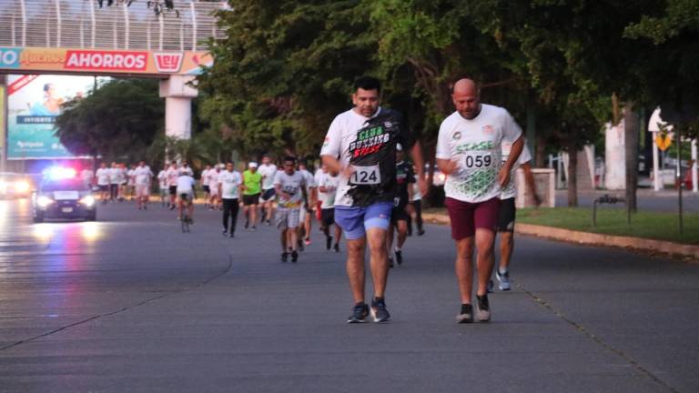 Miembros del STASE se unen en la Caminata 5K