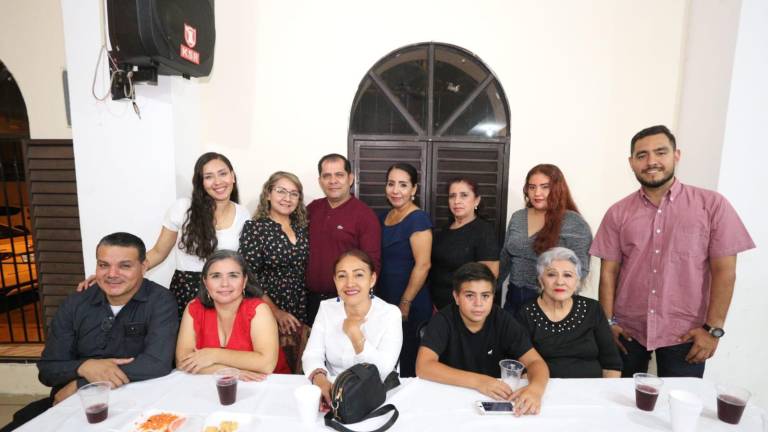 Asisten a cena y apoyan al Seminario de Mazatlán