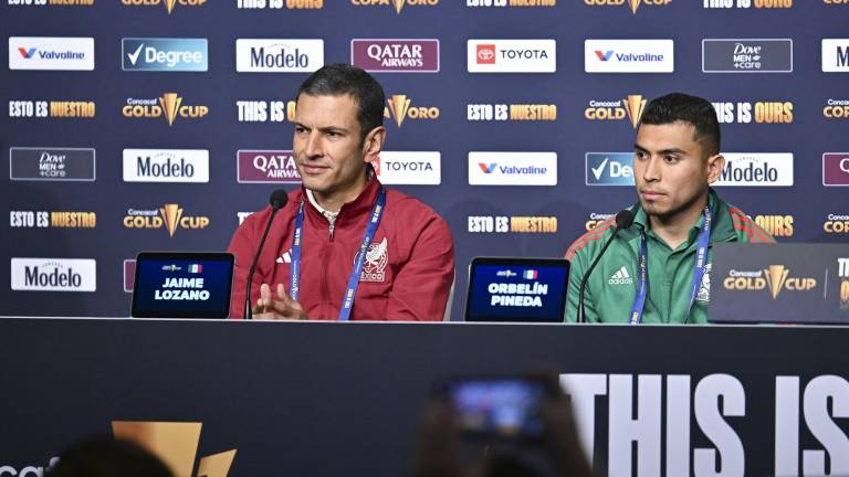 Jaime Lozano, director técnico de la Selección Nacional de México, durante conferencia de prensa en las instalaciones del estadio AT&amp;T.