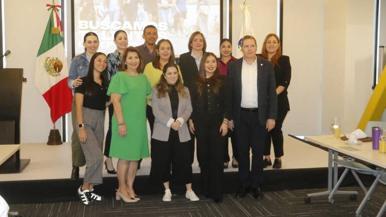 Directivos del Tec Monterrey comparten las distintas becas a las que pueden acceder los estudiantes.