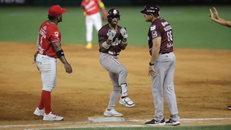 Tomateros de Culiacán pegó primero en el inicio de serie ante Venados de Mazatlán.