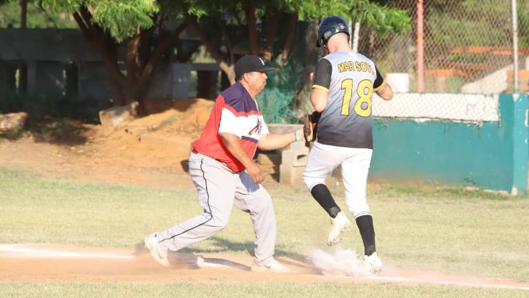 Familia Velarde empata semifinales de Liga de Beisbol Meseros