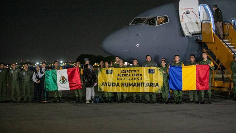 Llega a México avión con evacuados de la guerra de Ucrania