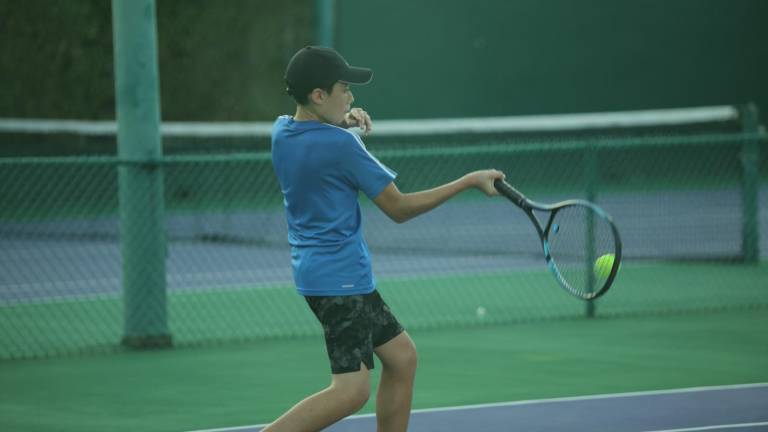 Emilio López sale airoso de partido de Copa de Tenis Independencia