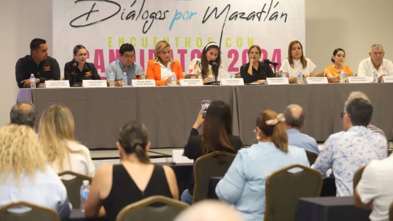 Presentan candidaturas de Movimiento Ciudadano propuestas en Diálogos por Mazatlán organizado por Coparmex