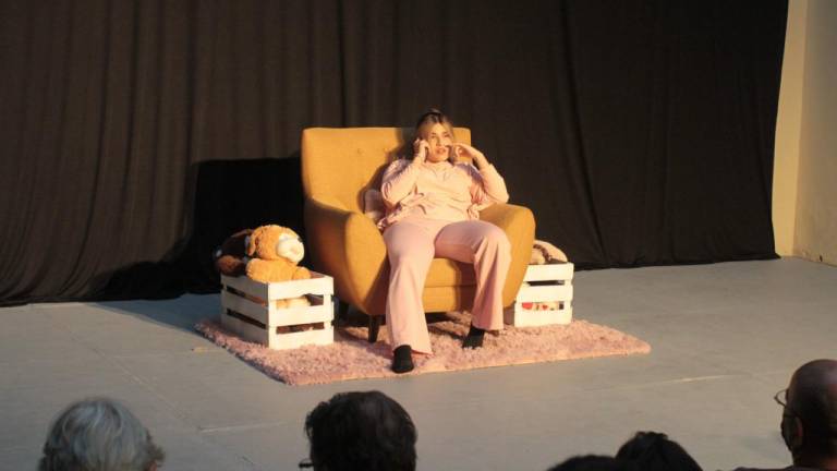 Presenta ‘Emma’ a sus tres amores en la Muestra de Teatro Local