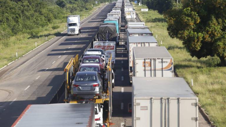 Liberan autopista en su totalidad de Mazatlán a Culiacán; de norte a sur por el carril de baja velocidad