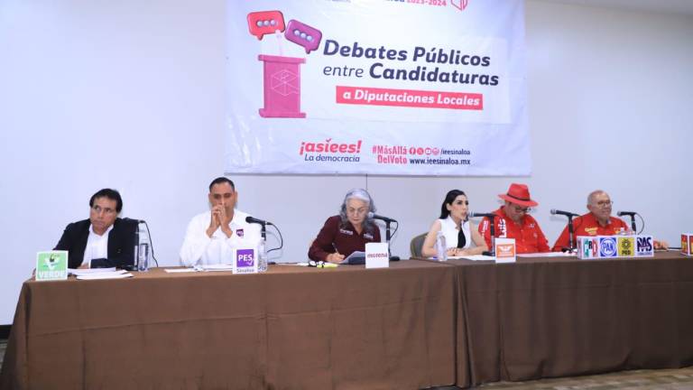Los candidatos a Diputado del Distrito 22 Electoral de Mazatlán participaron en un debate discutieron propuestas y se lanzaron también algunas acusaciones.