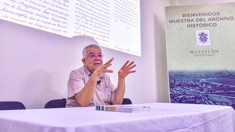 Enrique Vega Ayala compartió la conferencia magistral titulada “1837: El Primer Ayuntamiento Mazatleco”.