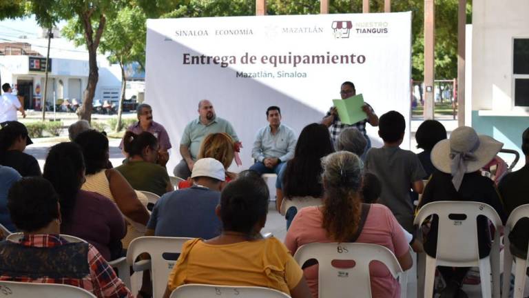 En el Parque Lineal fue la entrega de equipamiento a tianguistas de Mazatlán.